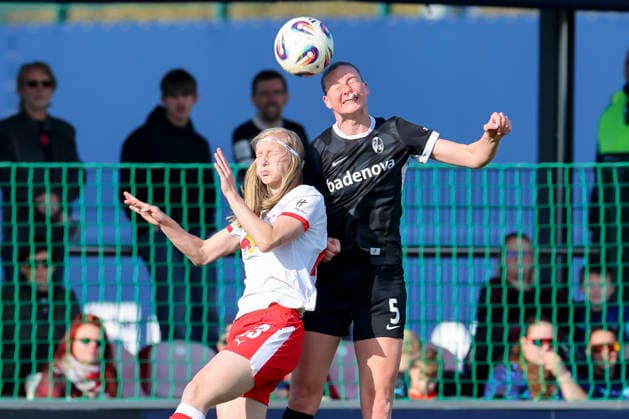 Kyra Spitzner RB Leipzig and Julia Stierli SC Freiburg battle for the ball, Google Pixel Frauen Bundesliga, RB Leipzig v SC Freiburg, RB Trainingszentrum, March 22, 2026 in Leipzig, Germany Photo by Marco Steinbrenner DeFodi Images Kyra Spitzner RB Leipzig and Julia Stierli SC Freiburg battle for the ball, Google Pixel Womens Bundesliga, RB Leipzig v SC Freiburg, RB Training Center, March 22, 2026 in Leipzig, Germany Photo by Marco Steinbrenner DeFodi Images DFB DFL REGULATIONS PROHIBIT ANY USE OF PHOTOGRAPHS AS IMAGE SEQUENCES AND OR QUASI VIDEO