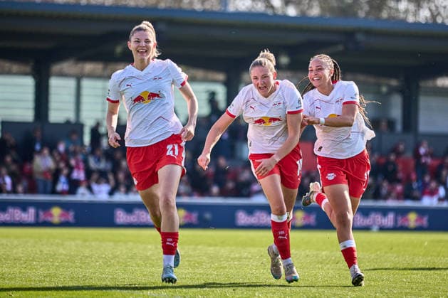 22 03 2026, GER, Womens Soccer, BL, 2025 2026, RB Leipzig SC Freiburg Julia Landenberger 21, RB Leipzig , Marleen Schimmer 14, RB Leipzig , Lisa Baum 11, RB Leipzig , Cheering after 1 0 Leipzig Training Center of the Red Bull Saxony Germany