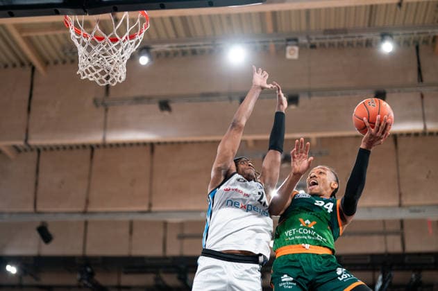 George King Gladiators Trier, 94 on a lay-up against Karl Gamble Veolia Towers Hamburg, 27 , GER, Veolia Towers Hamburg vs VET CONCEPT Gladiators Trier, Basketball, Bundesliga, Matchday 15, Season 2025 2026, 22 03 2026 GER, Veolia Towers Hamburg vs VET CONCEPT Gladiators Trier, Basketball, Bundesliga, Matchday 15, Season 2025 2026, 22 03 2026 Hamburg Copyright: xEibner-Pressefoto MaxxVincenx EP_MVN