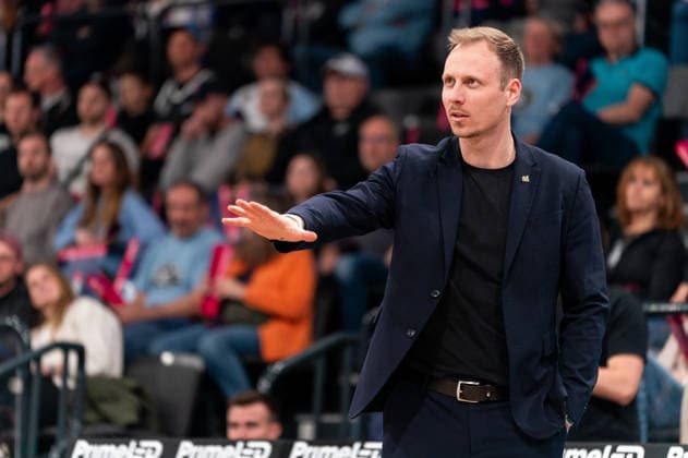 Jacques Schneider Gladiators Trier, Coach reassured, GER, Veolia Towers Hamburg vs VET CONCEPT Gladiators Trier, Basketball, Bundesliga, Matchday 15, Season 2025 2026, 22 03 2026 GER, Veolia Towers Hamburg vs VET CONCEPT Gladiators Trier, Basketball, Bundesliga, Matchday 15, Season 2025 2026, 22 03 2026 Hamburg Copyright: xEibner-Pressefoto MaxxVincenx EP_MVN