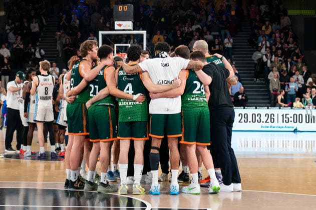 Trier disappointed Disappointment after defeat, Team in the circle, Marco Hollersbacher Gladiators Trier, 09 , Evans Rapieque Gladiators Trier, 21 , Clay Guillozet Gladiators Trier, 04 , JJ Mann Gladiators Trier, 24 , GER, Veolia Towers Hamburg vs VET CONCEPT Gladiators Trier, Basketball, Bundesliga, Matchday 15, Season 2025 2026, 22 03 2026 GER, Veolia Towers Hamburg vs VET CONCEPT Gladiators Trier, Basketball, Bundesliga, Matchday 15, Season 2025 2026, 22 03 2026 Hamburg Copyright: xEibner-Pressefoto MaxxVincenx EP_MVN