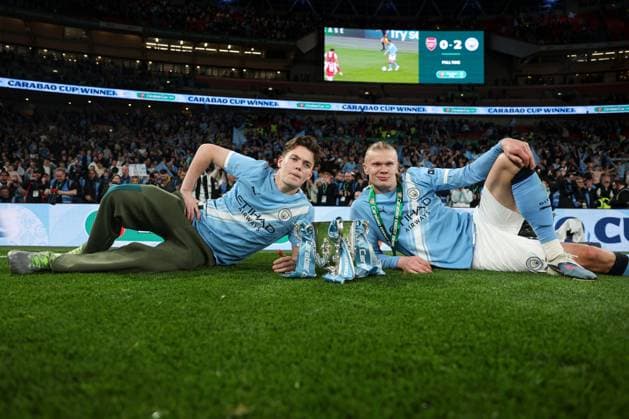 Erling Haaland of Manchester City poses with the 2026 Carabao Cup trophy in front of the fans Arsenal v Manchester City, EFL Carabao Cup, Final, Football, Wembley Stadium, London, UK - 22 Mar 2026London Wembley Stadium United Kingdom EDITORIAL USE ONLY No use with unauthorised audio, video, data, fixture lists, club league logos or live services. Online in-match use limited to 120 images, no video emulation. No use in betting, games or single club league player publications. Copyright: xKieranxMcManus Shutterstockx 16783332my