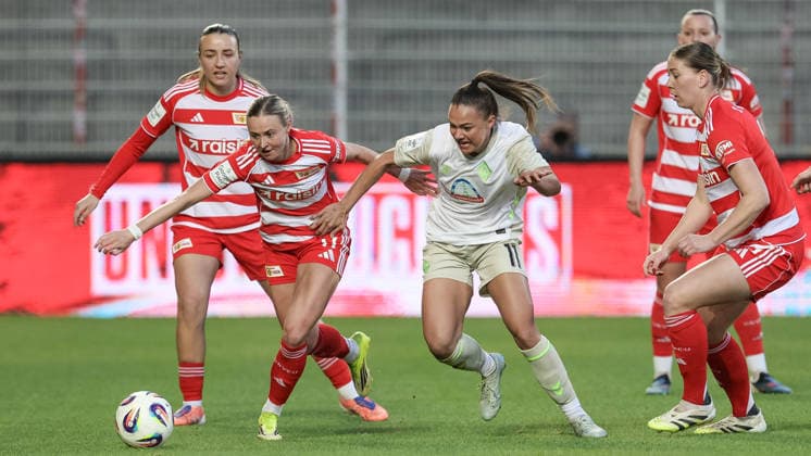 from left Judith Steinert 1 FC Union Berlin, 17 and Maja Sternad SV Werder Bremen, 11 in a duel, dynamic, action, action, game scene, THE DFB REGULATIONS PROHIBIT ANY USE OF PHOTOGRAPHS AS IMAGE SEQUENCES AND OR QUASI VIDEO , 23 03 2026, Berlin Germany , Football, Google Pixel Womens Bundesliga, 1 FC Union Berlin SV Werder Bremen xobx