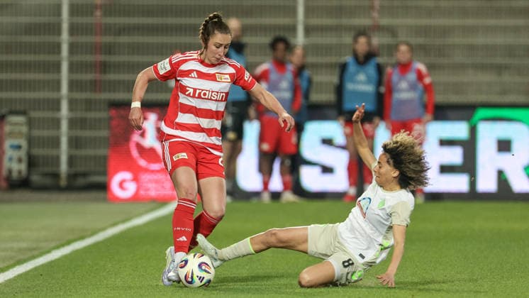 from left Anna Weiß 1 FC Union Berlin, 21 and Amira Arfaoui SV Werder Bremen, 8 in a duel, dynamic, action, action, game scene, THE DFB GUIDELINES PROHIBIT ANY USE OF PHOTOGRAPHS AS IMAGE SEQUENCES AND OR QUASI VIDEO DFB REGULATIONS PROHIBIT ANY USE OF PHOTOGRAPHS AS IMAGE SEQUENCES AND OR QUASI VIDEO , 23 03 2026, Berlin Germany , Football, Google Pixel Women Bundesliga, 1 FC Union Berlin SV Werder Bremen xobx