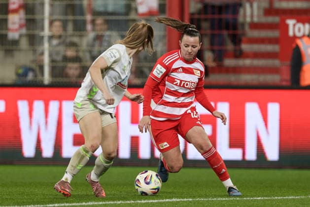 from left Michelle Weiß SV Werder Bremen, 15 and Hannah Eurlings 1 FC Union Berlin, 14 in duel, duel, dynamic, action, action, game scene, THE DFB REGULATIONS PROHIBIT ANY USE OF PHOTOGRAPHS AS IMAGE SEQUENCES AND OR QUASI VIDEO , 23 03 2026, Berlin Germany , Football, Google Pixel Womens Bundesliga, 1 FC Union Berlin SV Werder Bremen xobx