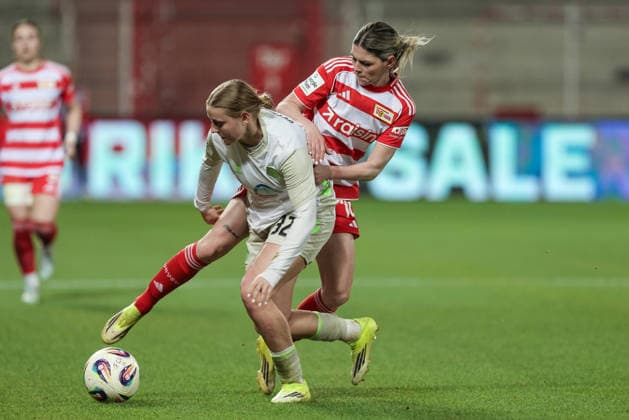 from left Sarah Gutmann SV Werder Bremen, 32 and Eileen Campbell 1 FC Union Berlin, 10 in a duel, dynamic, action, action, game scene, THE DFB REGULATIONS PROHIBIT ANY USE OF PHOTOGRAPHS AS IMAGE SEQUENCES AND OR QUASI VIDEO , 23 03 2026, Berlin Germany , Football, Google Pixel Womens Bundesliga, 1 FC Union Berlin SV Werder Bremen xobx