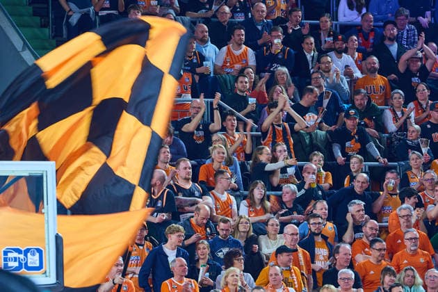 Flag with spectators of ratiopharm ulm GER, ratiopharm ulm vs Telekom Baskets Bonn, Basketball, 25 Matchday, EasyCredit BBL, Season 2025 2026, 23 03 2026 GER, ratiopharm ulm vs Telekom Baskets Bonn, Basketball, 25 Matchday, EasyCredit BBL, Season 2025 2026, 23 03 2026 Neu Ulm Copyright: xEibner-Pressefoto GeraldxOelze-dexStoppanyx EP_ODS