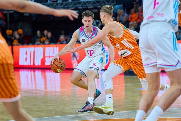 Grayson Murphy Telecom Baskets Bonn, 07 , Thomas Klepeisz ratiopharm ulm, 22 GER, ratiopharm ulm vs Telekom Baskets Bonn, Basketball, 25 Matchday, EasyCredit BBL, Season 2025 2026, 23 03 2026 GER, ratiopharm ulm vs Telekom Baskets Bonn, Basketball, 25 Matchday, EasyCredit BBL, Season 2025 2026, 23 03 2026 Neu Ulm Copyright: xEibner-Pressefoto GeraldxOelze-dexStoppanyx EP_ODS