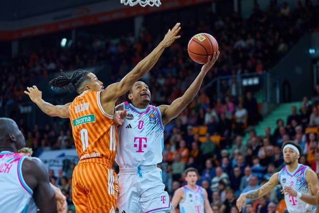 Nelson Weidemann ratiopharm ulm, 00 , Jalen Finch Telecom Baskets Bonn, 00 GER, ratiopharm ulm vs Telekom Baskets Bonn, Basketball, 25 Matchday, EasyCredit BBL, Season 2025 2026, 23 03 2026 GER, ratiopharm ulm vs Telekom Baskets Bonn, Basketball, 25 Matchday, EasyCredit BBL, Season 2025 2026, 23 03 2026 New Ulm Copyright: xEibner-Pressefoto GeraldxOelze-dexStoppanyx EP_ODS