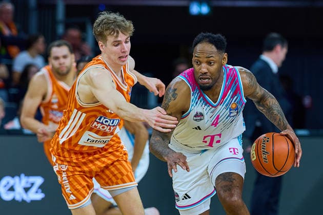 Tobias Jensen ratiopharm ulm, 07 , Jeff Garret Jr Telecom Baskets Bonn, 04 GER, ratiopharm ulm vs Telekom Baskets Bonn, Basketball, 25 Matchday, EasyCredit BBL, Season 2025 2026, 23 03 2026 GER, ratiopharm ulm vs Telekom Baskets Bonn, Basketball, 25 Matchday, EasyCredit BBL, Season 2025 2026, 23 03 2026 New Ulm Copyright: xEibner-Pressefoto GeraldxOelze-dexStoppanyx EP_ODS