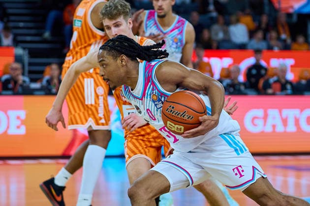 Tobias Jensen ratiopharm ulm, 07 , Jalen Finch Telecom Baskets Bonn, 00 GER, ratiopharm ulm vs Telekom Baskets Bonn, Basketball, 25 Matchday, EasyCredit BBL, Season 2025 2026, 23 03 2026 GER, ratiopharm ulm vs Telekom Baskets Bonn, Basketball, 25 Matchday, EasyCredit BBL, Season 2025 2026, 23 03 2026 New Ulm Copyright: xEibner-Pressefoto GeraldxOelze-dexStoppanyx EP_ODS