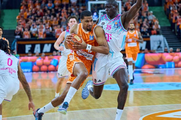 duel, duel Justin Simon ratiopharm ulm, 15 and Kur Jongkuch Telecom Baskets Bonn, 15 GER, ratiopharm ulm vs Telekom Baskets Bonn, Basketball, 25 Matchday, EasyCredit BBL, Season 2025 2026, 23 03 2026 GER, ratiopharm ulm vs Telekom Baskets Bonn, Basketball, 25 Matchday, EasyCredit BBL, Season 2025 2026, 23 03 2026 New Ulm Copyright: xEibner-Pressefoto GeraldxOelze-dexStoppanyx EP_ODS