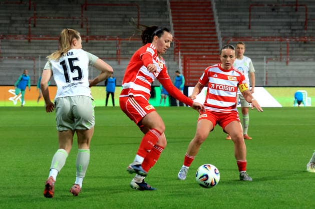 DEU, 1 BL, Frauen, 1 FC Union vs Werder Bremen, 23 03 2026, Stadion Alte Foersterei, Berlin, DEU, 1 BL, Frauen, 1 FC Union vs Werder Bremen, im Bild Hannah Euerlings 1 FC Union Berlin 14 , Lisa Heiseler 1 FC Union Berlin 7 , Michelle Weiss Werder Bremen 15 DFL regulations prohibit any use of Photographs as image sequences and or quasi video nordphotoxGmbHx xEngler nph00076