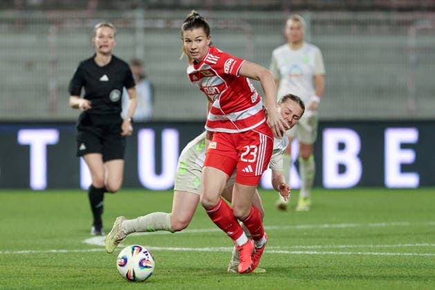 from left Nele Bauereisen 1 FC Union Berlin, 23 and Chiara D Angelo SV Werder Bremen, 2 in a duel, dynamic, action, action, game scene, THE DFB REGULATIONS PROHIBIT ANY USE OF PHOTOGRAPHS AS IMAGE SEQUENCES AND OR QUASI VIDEO , 23 03 2026, Berlin Germany , Football, Google Pixel Womens Bundesliga, 1 FC Union Berlin SV Werder Bremen xobx