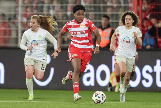 Naika Reissner 1 FC Union Berlin, 42 on the ball, single image, full body, action, action, match scene, THE DFB GUIDELINES PROHIBIT ANY USE OF PHOTOGRAPHS AS IMAGE SEQUENCES AND OR QUASI VIDEO DFB REGULATIONS PROHIBIT ANY USE OF PHOTOGRAPHS AS IMAGE SEQUENCES AND OR QUASI VIDEO , 23 03 2026, Berlin Germany , Soccer, Google Pixel Womens Bundesliga, 1 FC Union Berlin SV Werder Bremen xobx
