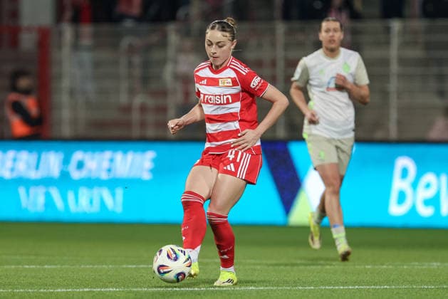 Lia Kamber 1 FC Union Berlin, 41 on the ball, single image, full body, action, action, match scene, THE DFB GUIDELINES PROHIBIT ANY USE OF PHOTOGRAPHS AS IMAGE SEQUENCES AND OR QUASI VIDEO DFB REGULATIONS PROHIBIT ANY USE OF PHOTOGRAPHS AS IMAGE SEQUENCES AND OR QUASI VIDEO , 23 03 2026, Berlin Germany , Soccer, Google Pixel Womens Bundesliga, 1 FC Union Berlin SV Werder Bremen xobx