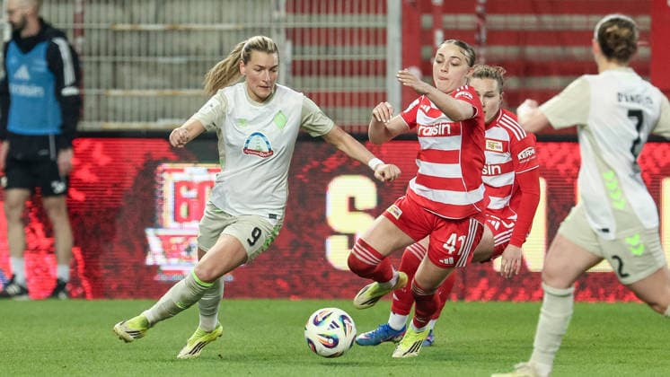 from left Medina Desic SV Werder Bremen, 9 and Lia Kamber 1 FC Union Berlin, 41 in a duel, dynamic, action, action, game scene, THE DFB REGULATIONS PROHIBIT ANY USE OF PHOTOGRAPHS AS IMAGE SEQUENCES AND OR QUASI VIDEO , 23 03 2026, Berlin Germany , Football, Google Pixel Womens Bundesliga, 1 FC Union Berlin SV Werder Bremen xobx
