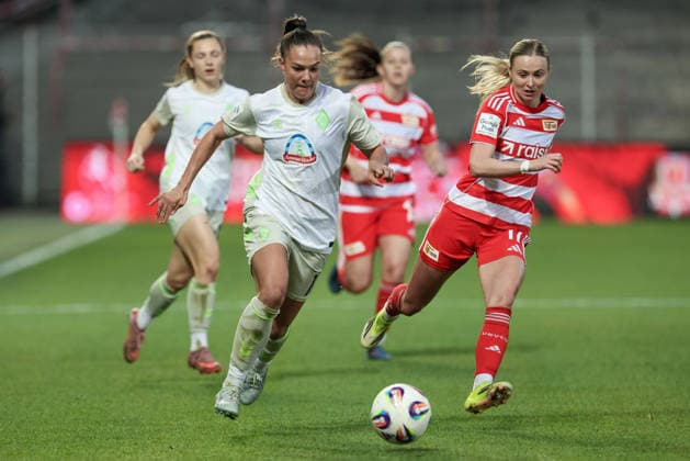 from left Maja Sternad SV Werder Bremen, 11 and Judith Steinert 1 FC Union Berlin, 17 in a duel, dynamic, action, action, game scene, THE DFB REGULATIONS PROHIBIT ANY USE OF PHOTOGRAPHS AS IMAGE SEQUENCES AND OR QUASI VIDEO , 23 03 2026, Berlin Germany , Football, Google Pixel Womens Bundesliga, 1 FC Union Berlin SV Werder Bremen xobx