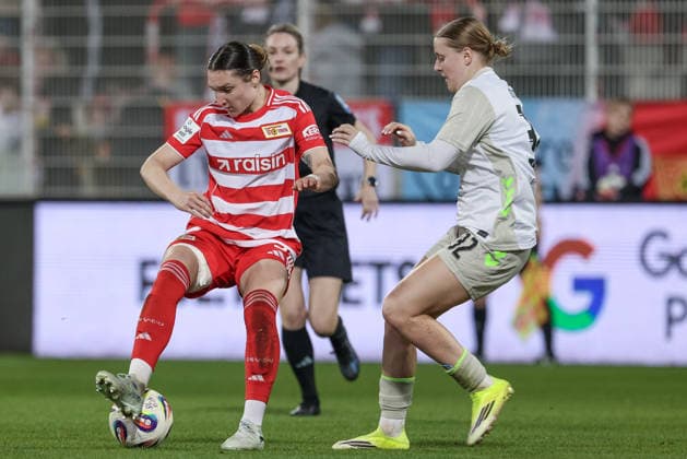 from left Sophie Weidauer 1 FC Union Berlin, 9 and Sarah Gutmann SV Werder Bremen, 32 in a duel, dynamic, action, action, game scene, THE DFB GUIDELINES PROHIBIT ANY USE OF PHOTOGRAPHS AS IMAGE SEQUENCES AND OR QUASI VIDEO DFB REGULATIONS PROHIBIT ANY USE OF PHOTOGRAPHS AS IMAGE SEQUENCES AND OR QUASI VIDEO , 23 03 2026, Berlin Germany , Football, Google Pixel Women Bundesliga, 1 FC Union Berlin SV Werder Bremen xobx