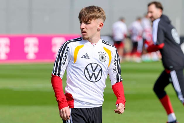 Lennart Karl Germany looks on, , Training of the German national soccer team, Home Ground on March 24, 2026 in Herzogenaurach, Germany Photo by Marco Steinbrenner DeFodi Images Lennart Karl Germany looks on, , Training of the German national soccer team, Home Ground, March 24, 2026 in Herzogenaurach, Germany Photo by Marco Steinbrenner DeFodi Images