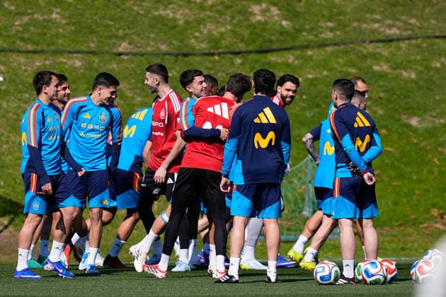 March 24, 2026, Las Rozas, Madrid, Spain: Players of Spain during the training session of Spain Team ahead of the International Friendly, Länderspiel, Nationalmannschaft match against Serbia at Ciudad del Futbol on March 24, 2026, in Las Rozas, Madrid, Spain. Las Rozas Spain - ZUMAa181 20260324_zaa_a181_014 Copyright: xDennisxAgyemanx