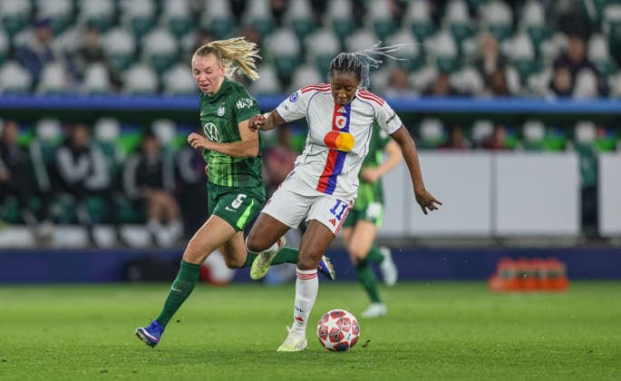 GER, Wolfsburg, VfL Wolfsburg vs Olympique Lyon, WomenÂs Champions League, Football, UEFA, Season 2025 2026, AOK Arena, Quarter-final, First leg in picture v l Ella Peddemors VfL Wolfsburg Women 5 , Kadidiatou Diani Olympique Lyon Women 11 , Duel DFB DFL REGULATIONS PROHIBIT ANY USE OF PHOTOGRAPHS AS IMAGE SEQUENCES AND OR QUASI VIDEO, 24 03 2026 Copyright: HMBxMedia HendrikxHamelau