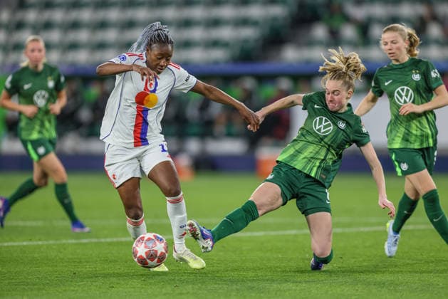 GER, Wolfsburg, VfL Wolfsburg vs Olympique Lyon, WomenÂs Champions League, Football, UEFA, Season 2025 2026, AOK Arena, Quarter-final, First leg in picture f l Kadidiatou Diani Olympique Lyon Women 11 , Janina Minge VfL Wolfsburg Women 6 , duel in penalty area, straddle DFB DFL REGULATIONS PROHIBIT ANY USE OF PHOTOGRAPHS AS IMAGE SEQUENCES AND OR QUASI VIDEO, 24 03 2026 Copyright: HMBxMedia HendrikxHamelau