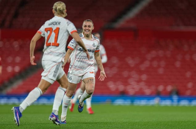GBR, Manchester, Manchester United vs Bayern Munich, WomenÂs Champions League, football, UEFA, 2025 2026 season, Old Trafford, quarter-final, first leg in the picture from l in the picture Pernille Harder Bayern Munich 21 scores the 1 0, goal, joy, jubilation and emotion, Georgia Stanway Bayern Munich 31 DFB DFL REGULATIONS PROHIBIT ANY USE OF PHOTOGRAPHS AS IMAGE SEQUENCES AND OR QUASI VIDEO, 25 03 2026 Copyright: HMBxMedia HendrikxHamelau