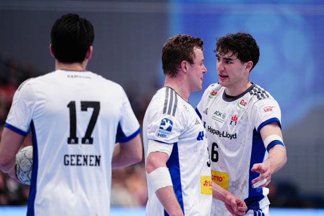 Kaj Geenen Handball Sport Verein Hamburg, 17 , Moritz Sauter Handball Sport Verein Hamburg, 33 , Elias Kofler Handball Sport Verein Hamburg, 06 GER, Handball Sport Verein Hamburg vs Bergischer HC, Handball, 1 Bundesliga, Matchday 26, Season 2025 2026, 26 03 2026 GER, Handball Sport Verein Hamburg vs Bergischer HC, Handball, 1 Bundesliga, Matchday 26, Season 2025 2026, 26 03 2026 Hamburg Copyright: xEibner-Pressefoto MarcelxvonxFehrnx EP_MFN