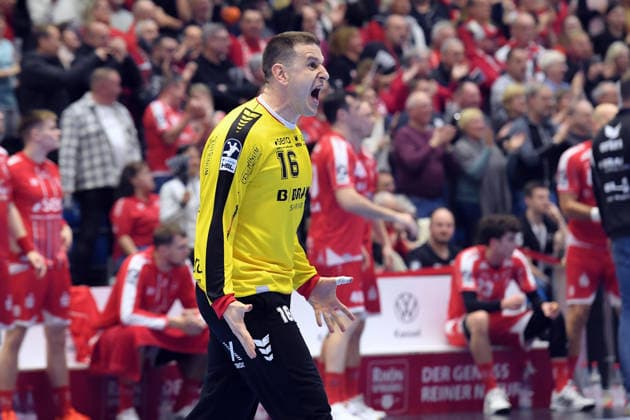 Cheers for Nebojsa Simic Goalkeeper MT Melsungen 16 , GER, MT Melsungen THW Kiel, Handball, 1 Bundesliga, Matchday 26, Season 2025 2026, 27 03 2026, GER, MT Melsungen THW Kiel, Handball, 1 Bundesliga, Matchday 26, Season 2025 2026, 27 03 2026 Kassel Copyright: xEibner-Pressefotox xRolandxSippex EP_RSL
