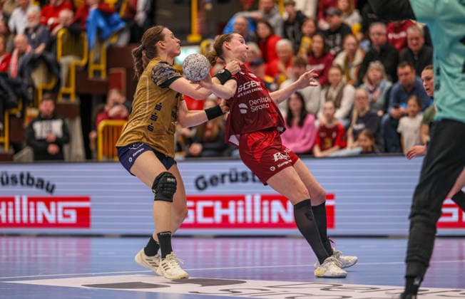 GER, Bensheim, HSG Bensheim Auerbach Flames vs Buxtehuder SV, Alsco Handball Bundesliga Frauen, Handball, DHB, Season 2025 2026, Weststadthalle Bensheim, 21 Matchday in the picture from l Isabelle Dölle Buxtehuder SV Women 11 , Lena Degenhardt HSG Bensheim Auerbach Flames Women 8 DFB DFL REGULATIONS PROHIBIT ANY USE OF PHOTOGRAPHS AS IMAGE SEQUENCES AND OR QUASI VIDEO, 28 03 2026 Copyright: HMBxMedia HendrikxHamelau