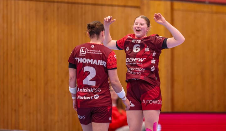 GER, Bensheim, HSG Bensheim Auerbach Flames vs Buxtehuder SV, Alsco Handball Bundesliga Frauen, Handball, DHB, Spielzeit 2025 2026, Weststadthalle Bensheim, 21 Spieltag im Bild v l Mareike Thomaier HSG Bensheim Auerbach Flames Frauen 2 , Nina Engel HSG Bensheim Auerbach Flames Women 6 , joy and emotions after the victory, jubilation DFB DFL REGULATIONS PROHIBIT ANY USE OF PHOTOGRAPHS AS IMAGE SEQUENCES AND OR QUASI VIDEO, 28 03 2026 Copyright: HMBxMedia HendrikxHamelau