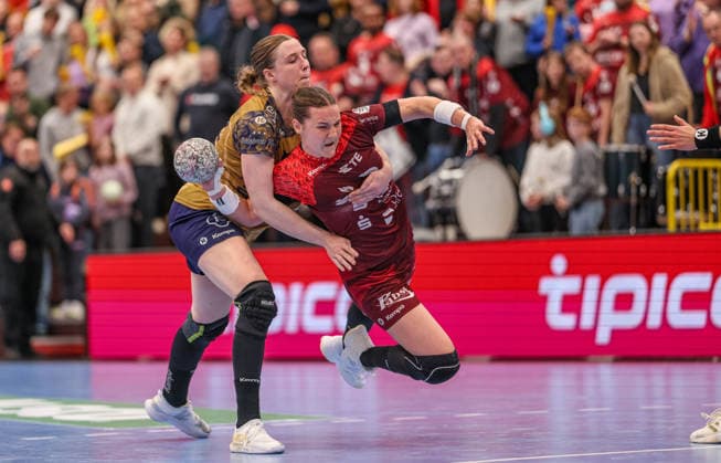 GER, Bensheim, HSG Bensheim Auerbach Flames vs Buxtehuder SV, Alsco Handball Bundesliga Frauen, Handball, DHB, Spielzeit 2025 2026, Weststadthalle Bensheim, 21 Spieltag im Bild v l Jolina Huhnstock Buxtehuder SV Frauen 45 , Mareike Thomaier HSG Bensheim Auerbach Flames Women 2 DFB DFL REGULATIONS PROHIBIT ANY USE OF PHOTOGRAPHS AS IMAGE SEQUENCES AND OR QUASI VIDEO, 28 03 2026 Copyright: HMBxMedia HendrikxHamelau