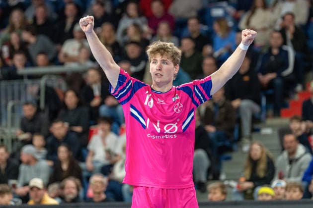 Finn Schroven TSV Bayer Dormagen, 19 raises his arms high after a goal HSG Krefeld Niederrhein vs TSV Bayer Dormagen, Handball, 2 HBL, 25 Matchday, Season 2025 26, 28 03 2026, HSG Krefeld Niederrhein vs TSV Bayer Dormagen, Handball, 2 HBL, 25 Matchday, Season 2025 26, 28 03 2026 Krefeld Copyright: xEibner-Pressefoto LukasxBaldygax EP_LBA