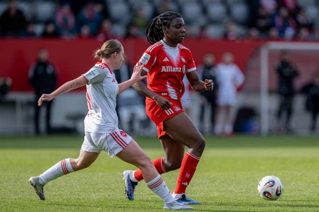 Edna Imade FC Bayern Muenchen Frauen, 29 covered by Zuzanna Grzywinska 1 FC Nuernberg, 16 GER, FC Bayern Muenchen Frauen vs 1 FC Nuernberg, Fußball, Google Pixel Frauen Bundesliga, 22 Spieltag, Saison 2025 2026, 28 03 2026 DFL DFB REGULATIONS PROHIBIT ANY USE OF PHOTOGRAPHS as IMAGE SEQUENCES and or QUASI VIDEO GER, FC Bayern Muenchen Frauen vs 1 FC Nuernberg, Football, Google Pixel Frauen Bundesliga, 22 Spieltag, Saison 2025 2026, 28 03 2026 Muenchen Copyright: xEibner-Pressefoto HeikexFeinerx EP_HFR