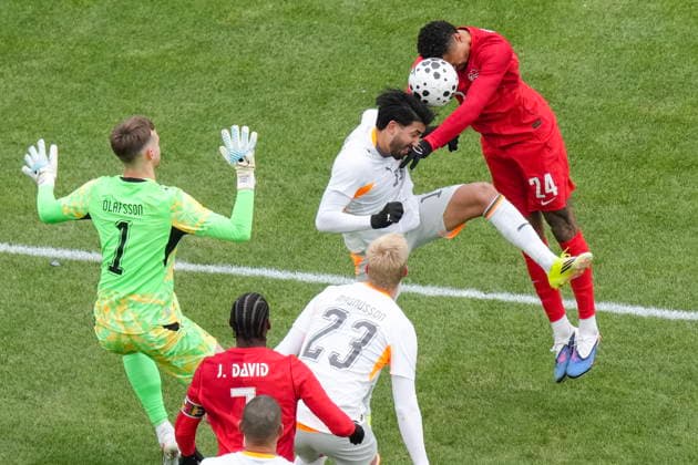 March 28, 2026, Toronto, On, CANADA: Daniel Jebbison, of Canada, tries to send a header towards the Iceland goal as he is challenged by Mikael Egill Ellertsson, of Iceland, during second International Friendly, Länderspiel, Nationalmannschaft soccer action, in Toronto, on Saturday March 28, 2026. Daniel Jebbison ; Mikael Egill Ellertsson - ZUMAc35_ 20260328_zaf_c35_036 Copyright: xChrisxYoungx