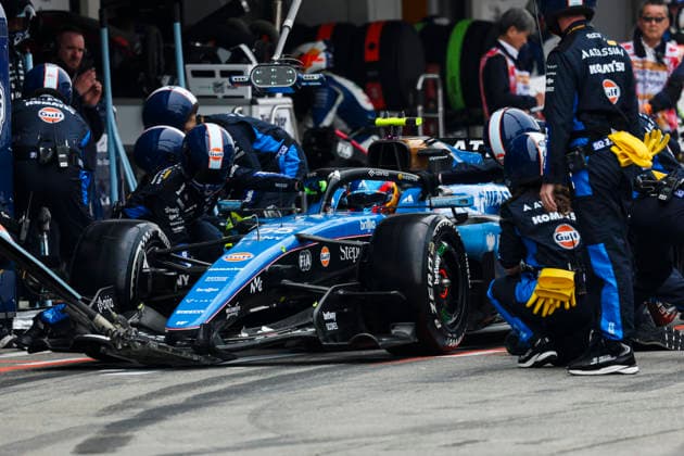 F1 - JAPANESE GRAND PRIX 2026 55 SAINZ Carlos (spa), Williams Racing FW48, action, pitlane, pitstop, mechanic, mecanicien, mechanics during the Formula 1 Japanese Grand Prix 2026, 3rd round of the 2026 Formula One World Championship, WM, Weltmeisterschaft from March 27 to 29, 2026 on the Suzuka Circuit, in Suzuka, Japan - SuzukaJapan Copyright: xDPPIx