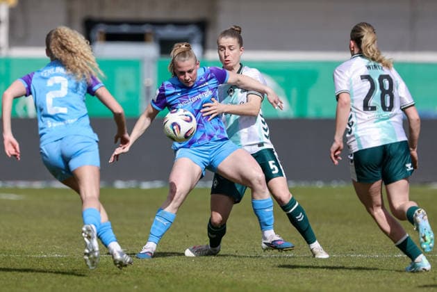 from left Ramona Maier SGS Essen, 9 and Michelle Ulbrich SV Werder Bremen, 5 in a duel, dynamic, action, action, game scene, THE DFB REGULATIONS PROHIBIT ANY USE OF PHOTOGRAPHS AS IMAGE SEQUENCES AND OR QUASI VIDEO , 29 03 2026, Bremen Germany , Football, Google Pixel Womens Bundesliga, SV Werder Bremen SGS Essen xobx