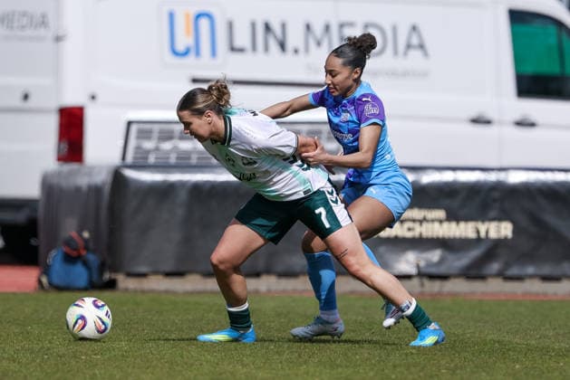 from left Larissa Mühlhaus SV Werder Bremen, 7 and Vanessa Fürst SGS Essen, 8 in duel, duel, dynamics, action, action, game scene, THE DFB REGULATIONS PROHIBIT ANY USE OF PHOTOGRAPHS AS IMAGE SEQUENCES AND OR QUASI VIDEO , 29 03 2026, Bremen Germany , Football, Google Pixel Womens Bundesliga, SV Werder Bremen SGS Essen xobx