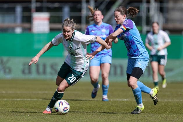 from left Lena Petermann SV Werder Bremen, 20 and Lena Ostermeier SGS Essen, 18 in a duel, dynamic, action, action, game scene, THE DFB REGULATIONS PROHIBIT ANY USE OF PHOTOGRAPHS AS IMAGE SEQUENCES AND OR QUASI VIDEO , 29 03 2026, Bremen Germany , Football, Google Pixel Womens Bundesliga, SV Werder Bremen SGS Essen xobx