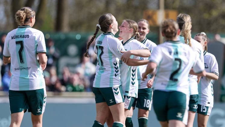 SV Werder Bremen players with goal celebration, cheering, jubilant, optimistic, match scene, highlight, joy over the 1-0 goal, THE DFB REGULATIONS PROHIBIT ANY USE OF PHOTOGRAPHS AS IMAGE SEQUENCES AND OR QUASI VIDEO , 29 03 2026, Bremen Germany , Football, Google Pixel Womens Bundesliga, SV Werder Bremen SGS Essen xobx