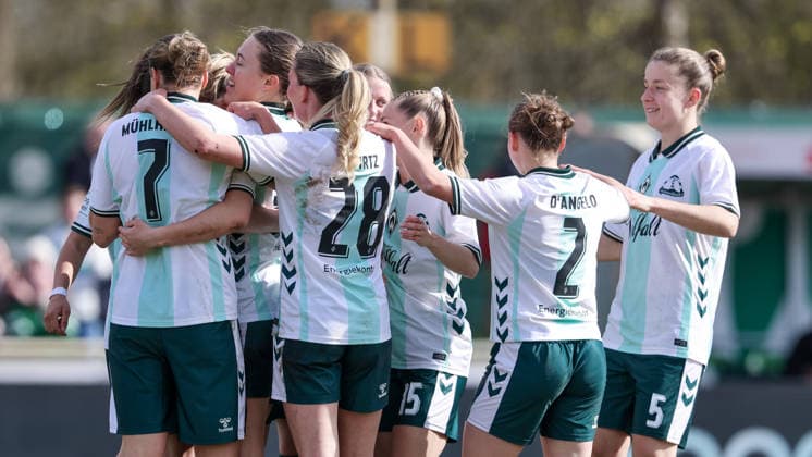 SV Werder Bremen players with goal celebration, cheering, jubilant, optimistic, match scene, highlight, joy over the 1-0 goal, THE DFB REGULATIONS PROHIBIT ANY USE OF PHOTOGRAPHS AS IMAGE SEQUENCES AND OR QUASI VIDEO , 29 03 2026, Bremen Germany , Football, Google Pixel Womens Bundesliga, SV Werder Bremen SGS Essen xobx