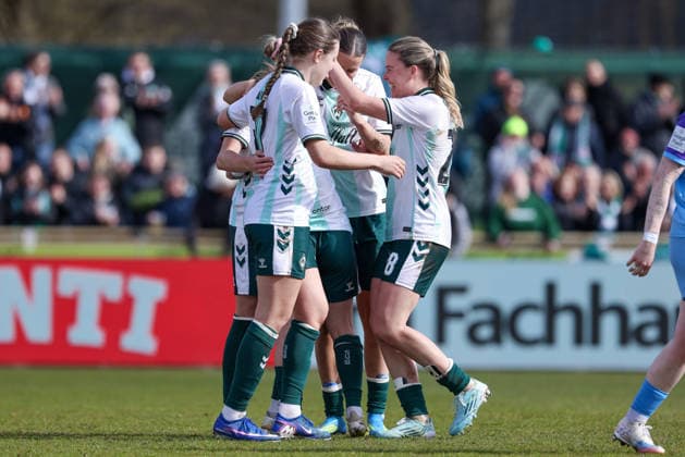 SV Werder Bremen players with goal celebration, cheering, jubilant, optimistic, match scene, highlight, joy about the 2-0 goal, THE DFB REGULATIONS PROHIBIT ANY USE OF PHOTOGRAPHS AS IMAGE SEQUENCES AND OR QUASI VIDEO , 29 03 2026, Bremen Germany , Football, Google Pixel Womens Bundesliga, SV Werder Bremen SGS Essen xobx
