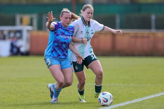 from left Ramona Maier SGS Essen, 9 and Sarah Gutmann SV Werder Bremen, 32 in a duel, dynamic, action, action, game scene, THE DFB REGULATIONS PROHIBIT ANY USE OF PHOTOGRAPHS AS IMAGE SEQUENCES AND OR QUASI VIDEO , 29 03 2026, Bremen Germany , Football, Google Pixel Womens Bundesliga, SV Werder Bremen SGS Essen xobx
