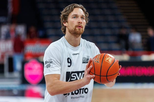 Marco Hollersbacher Vet Concept Gladiators Trier, 09 , single picture, single photo, portrait, portrait, warming up, warm up, before the start of the game, BMA365 Bamberg Baskets vs Vet Concept Gladiators Trier, Basketball, easyCredit BBL, 26 Matchday, 29 03 2026 BMA365 Bamberg Baskets vs Vet Concept Gladiators Trier, Basketball, easyCredit BBL, 26 Matchday, 29 03 2026 Bamberg Copyright: xEibner-Pressefoto G.xSantemizx EP_EER