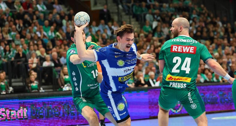 Leipzig, 29 03 2026, QUARTERBACK ARENA, Matchday 26, Handball Bundesliga , SC DHFK Leipzig vs ThSV Eisenach , In the picture from l Marko Mamic 14, Leipzig , Felix Aellen 22, Eisenach and Moritz Preuss 24, Leipzig , Picture Point