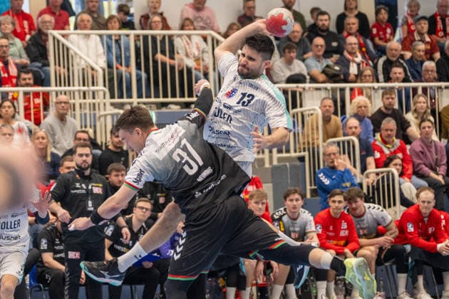 Duel between Max Neuhaus TuSEM Essen, 37 and Juan de la Pena SG BBM Bietigheim, 13 TuSEM Essen vs SG BBM Bietigheim, Handball, 2 HBL, 25 Matchday, Season 2025 2026, 29 03 2026 TuSEM Essen vs SG BBM Bietigheim, Handball, 2 HBL, 25 Matchday, Season 2025 2026, 29 03 2026 Essen Copyright: xEibner-Pressefoto ThomasxHaeslerx EP_THR