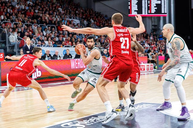 Richard Balint BMA365 Bamberg Baskets, 11 , Behnam Yakhchali Dehkordi Vet Concept Gladiators Trier, 08 , Moritz Krimmer BMA365 Bamberg Baskets, 27 , BMA365 Bamberg Baskets vs Vet Concept Gladiators Trier, Basketball, easyCredit BBL, Matchday 26, 29 03 2026 BMA365 Bamberg Baskets vs Vet Concept Gladiators Trier, Basketball, easyCredit BBL, Matchday 26, 29 03 2026 Bamberg Copyright: xEibner-Pressefoto G.xSantemizx EP_EER
