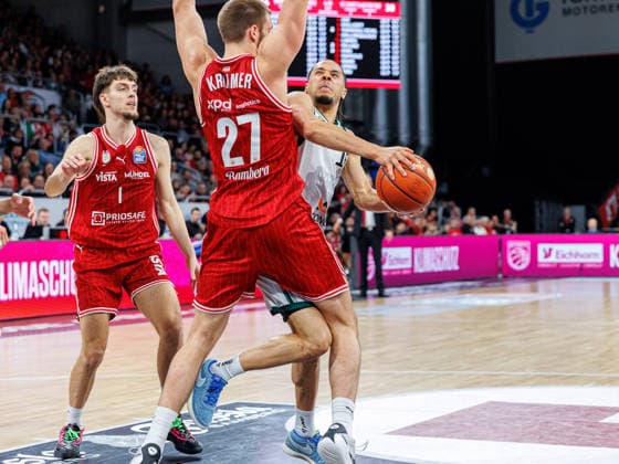 Moritz Krimmer BMA365 Bamberg Baskets, 27 , Jordan Roland Vet Concept Gladiators Trier, 15 , BMA365 Bamberg Baskets vs Vet Concept Gladiators Trier, Basketball, easyCredit BBL, Matchday 26, 29 03 2026 BMA365 Bamberg Baskets vs Vet Concept Gladiators Trier, Basketball, easyCredit BBL, Matchday 26, 29 03 2026 Bamberg Copyright: xEibner-Pressefoto G.xSantemizx EP_EER