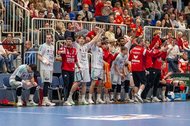 The Bietigheim bench cheers a successful defense TuSEM Essen vs SG BBM Bietigheim, Handball, 2 HBL, 25 Matchday, Season 2025 2026, 29 03 2026 TuSEM Essen vs SG BBM Bietigheim, Handball, 2 HBL, 25 Matchday, Season 2025 2026, 29 03 2026 Essen Copyright: xEibner-Pressefoto ThomasxHaeslerx EP_THR